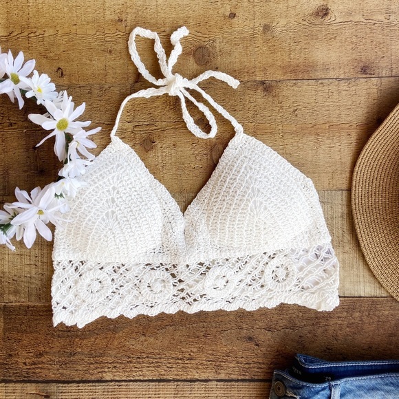 Tops - ⭐️Crochet Halter Top in Ivory